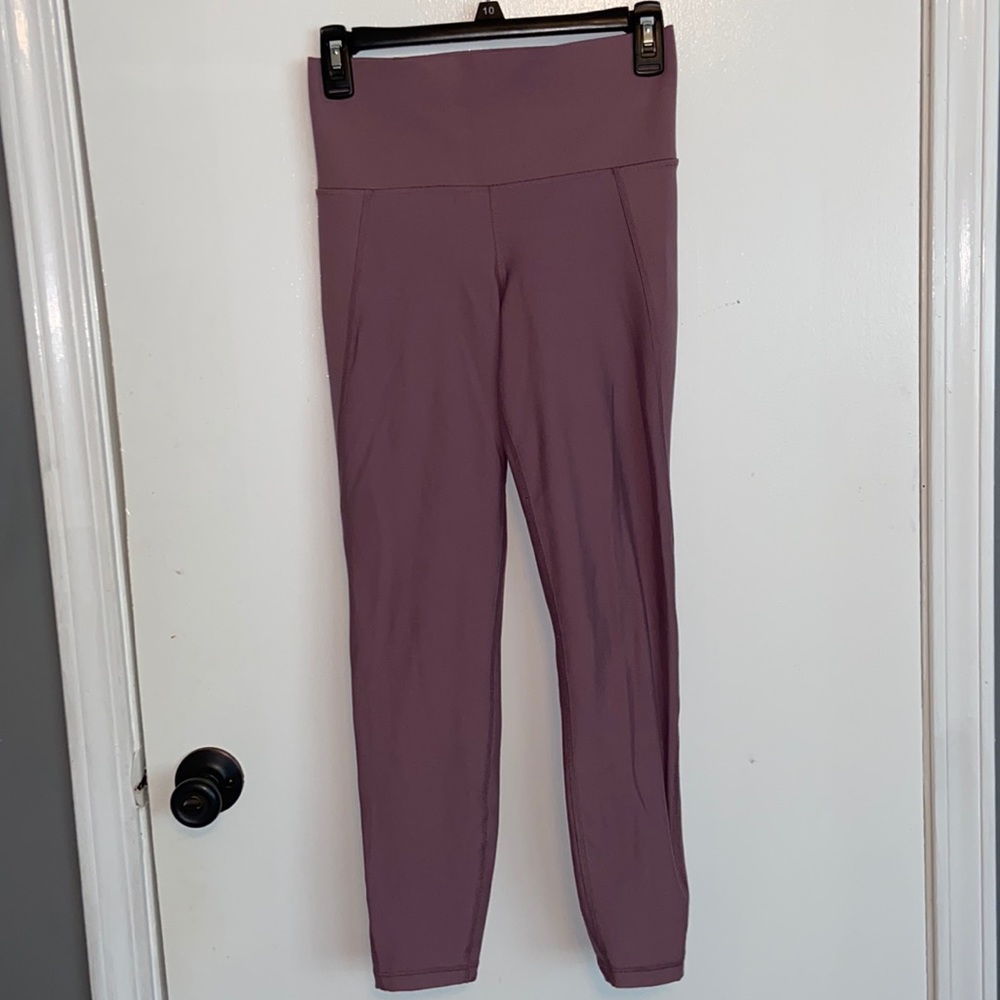 Old Navy mauve leggings. Size small